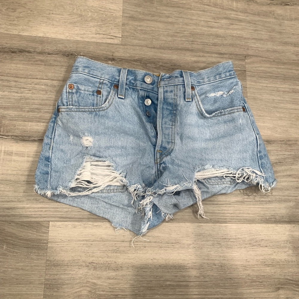 Levi’s 501 shorts, size 24